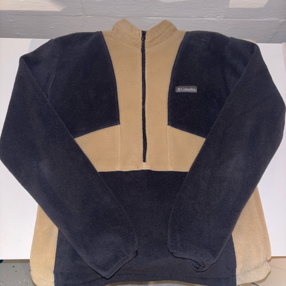 Columbia Women’s Black and Tan Zip-Up Sweater